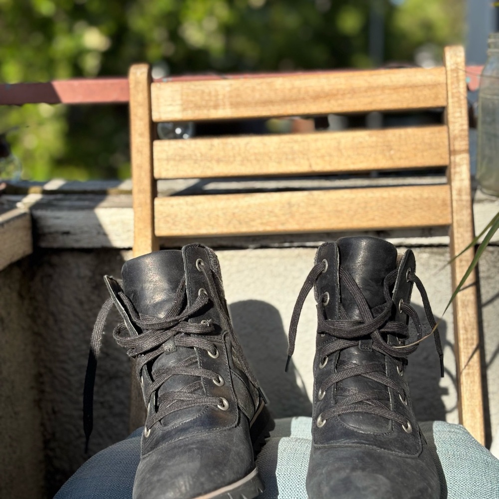 SOREL Harlow Conquest Waterproof Boots – Size 10 | Worn 1 Week in NYC
